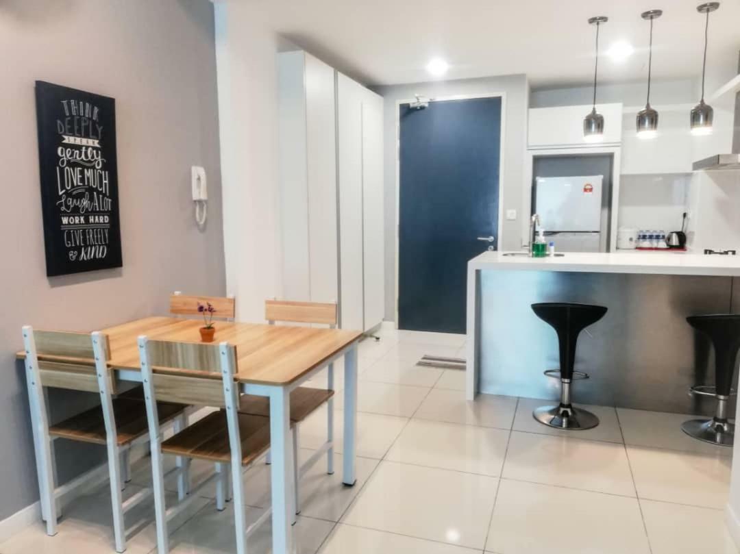 Blue Sky 5-6pax Apartment